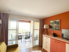 Duplex 3 pièces avec terrasse, solarium, piscine et parking - FR-1-504-418